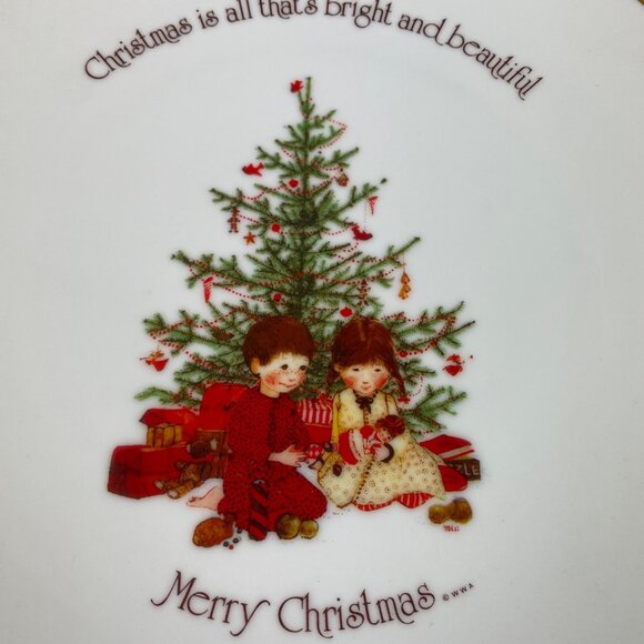 Holly Hobbie Christmas Commemorative Edition Porcelain Collectors Plate - Picture 3 of 7